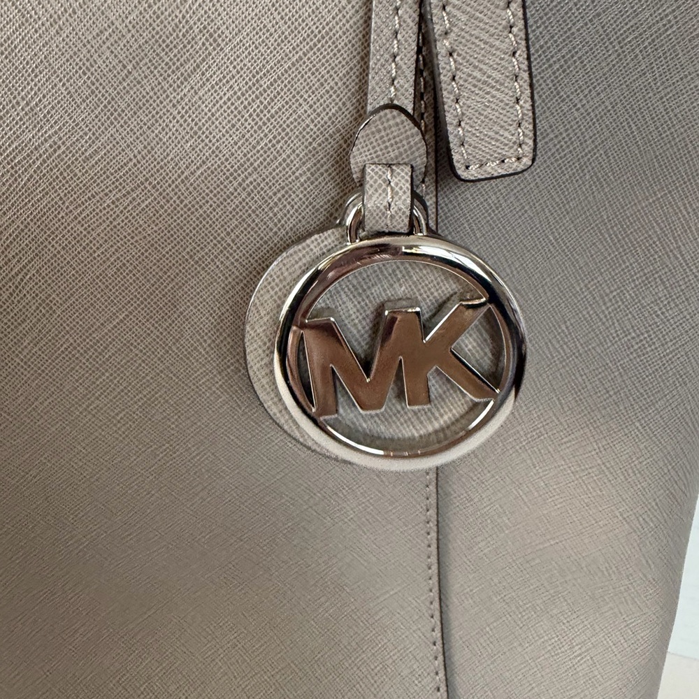 Michael Kors Large grey leather tote - Picture 3 of 12